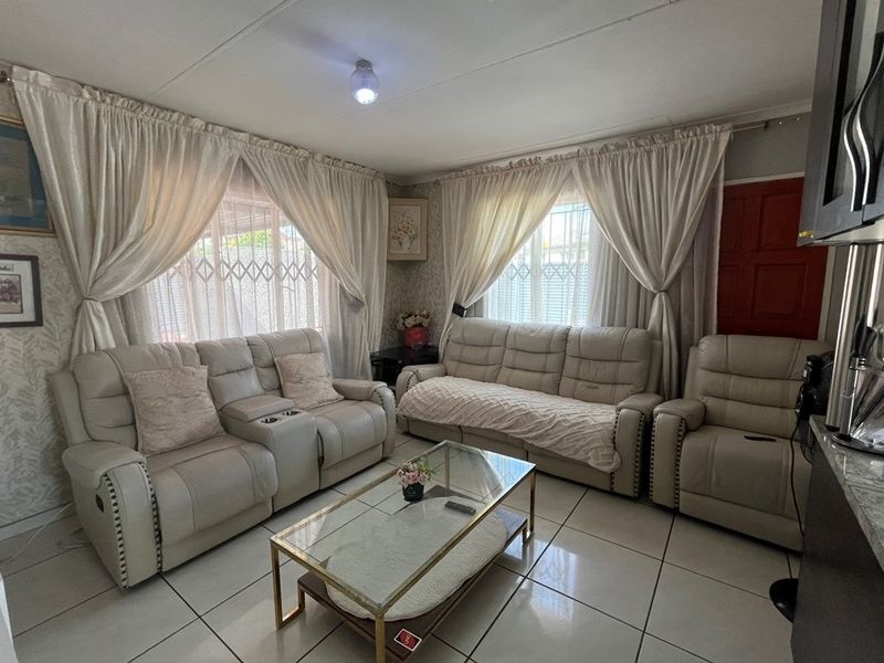 3 Beds, 2 Baths... and Enough Space to Finally Stop Tripping Over Each Other! - Photo 6