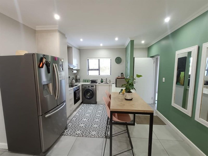 Stylish and Comfortable Garden Apartment in Emberton Estate - Photo 1