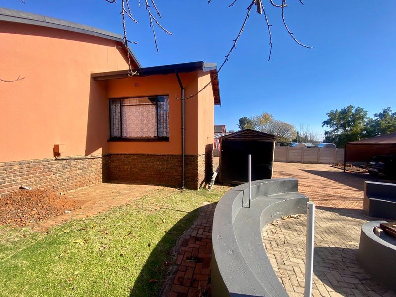 House For Sale in Kanonkop, Middelburg - Photo 4