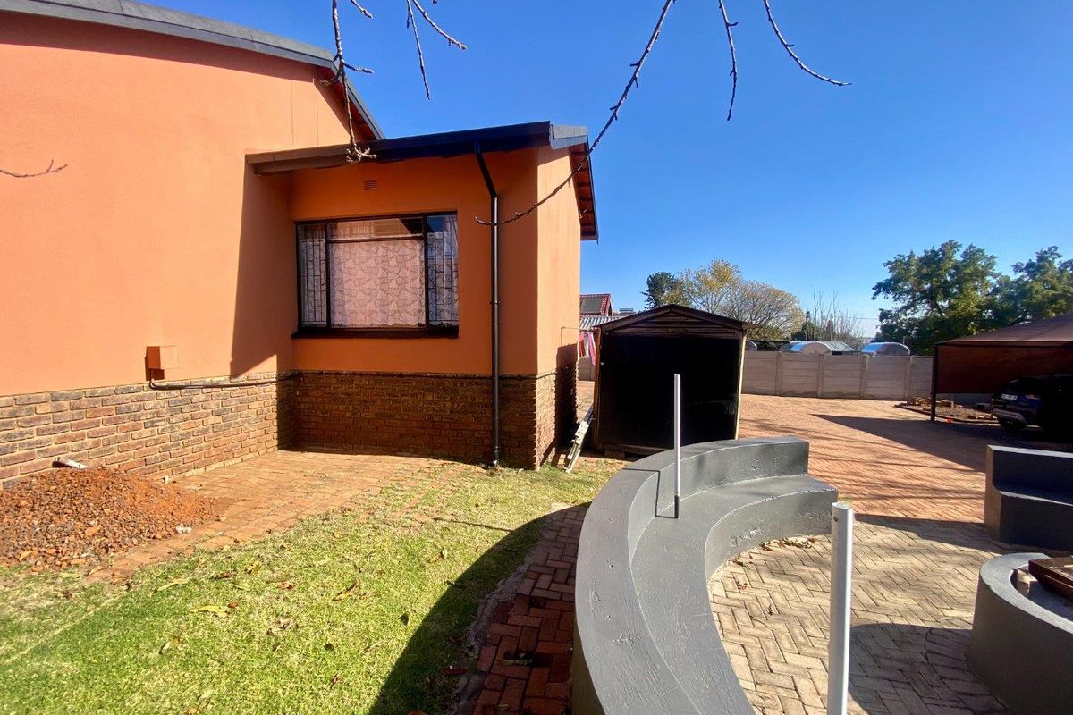 House For Sale in Kanonkop, Middelburg - Photo 4