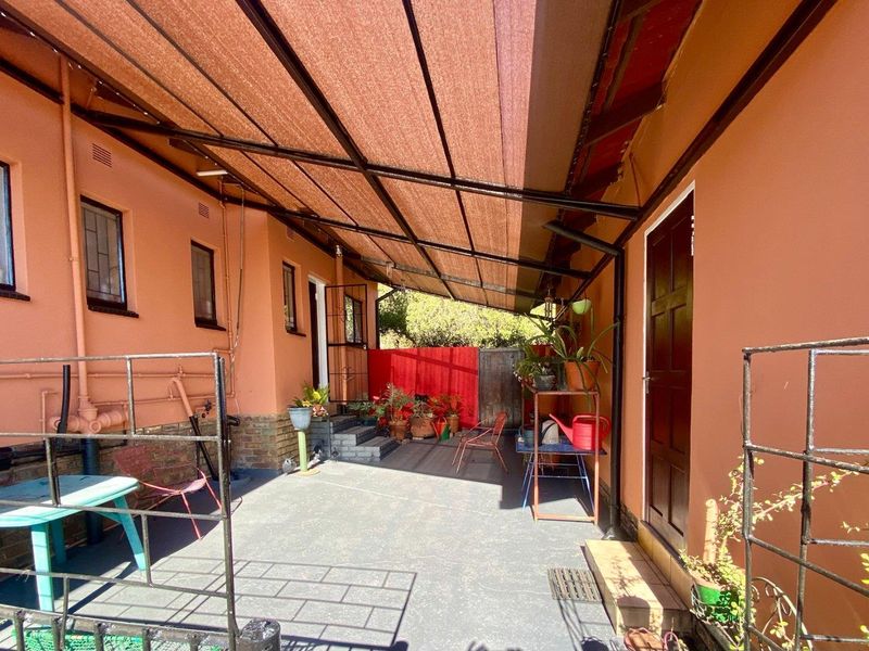 Charming Family Living in Sought-After Kanonkop - Photo 10