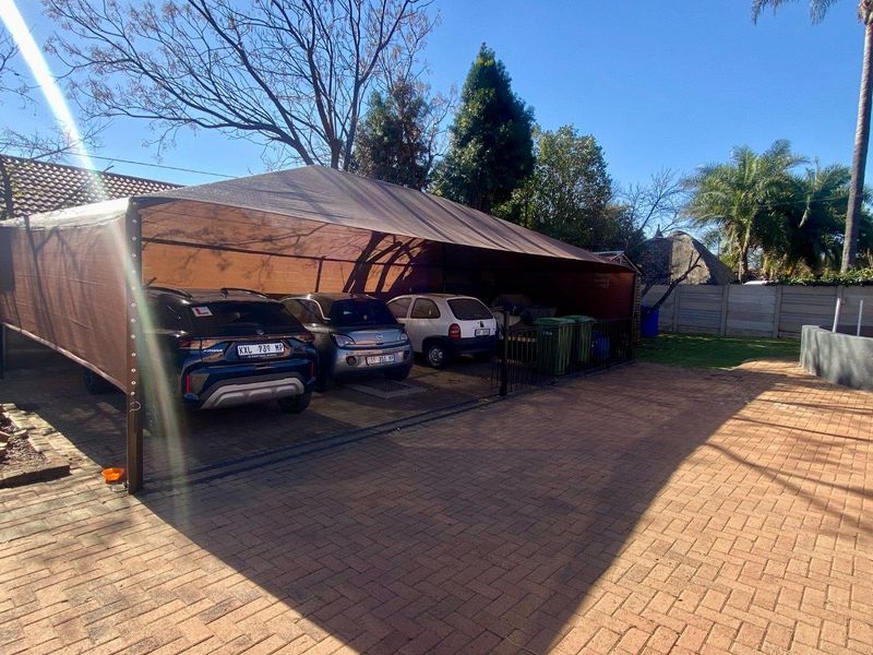 Charming Family Living in Sought-After Kanonkop - Photo 9
