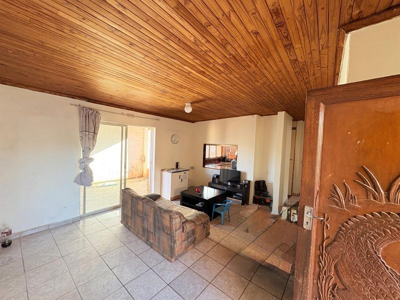 Rooms to Rent in House-Share in Brixton, Johannesburg - Photo 9