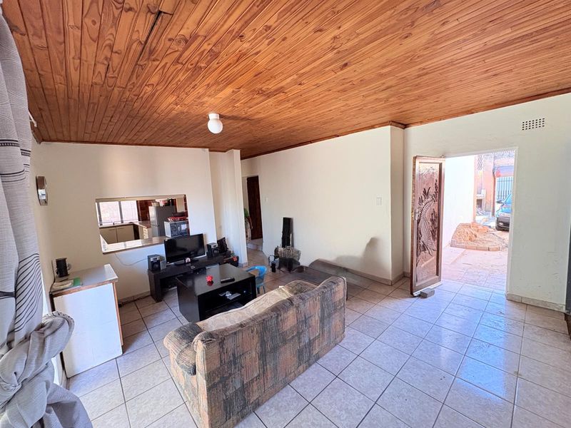 Rooms to Rent in House-Share in Brixton, Johannesburg - Photo 10