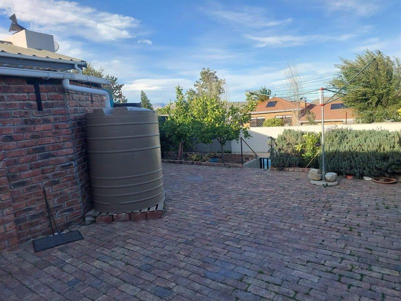 House For Sale in Ladismith - Photo 2