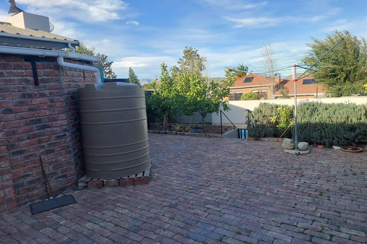 House For Sale in Ladismith - Photo 2