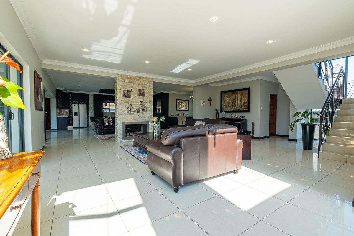 House For Sale in Waterfall Country Village, Midrand - Photo 5