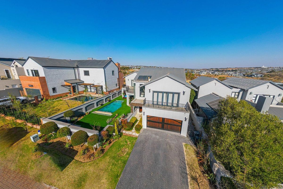 House For Sale in Waterfall Country Village, Midrand - Photo 3