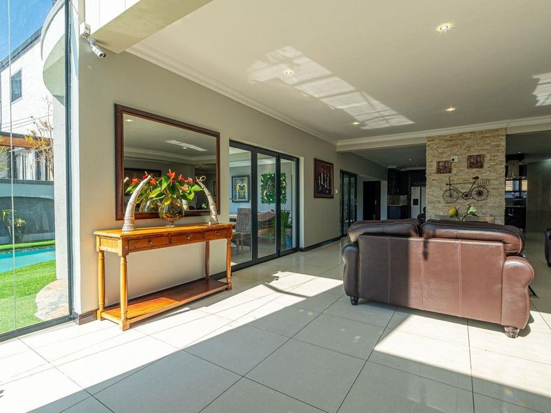 House For Sale in Waterfall Country Village, Midrand - Photo 6