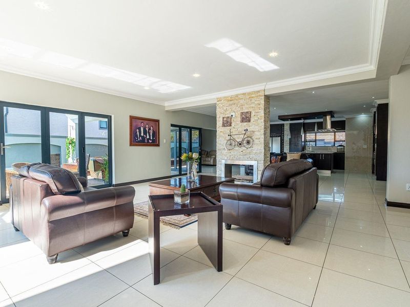 House For Sale in Waterfall Country Village, Midrand - Photo 7