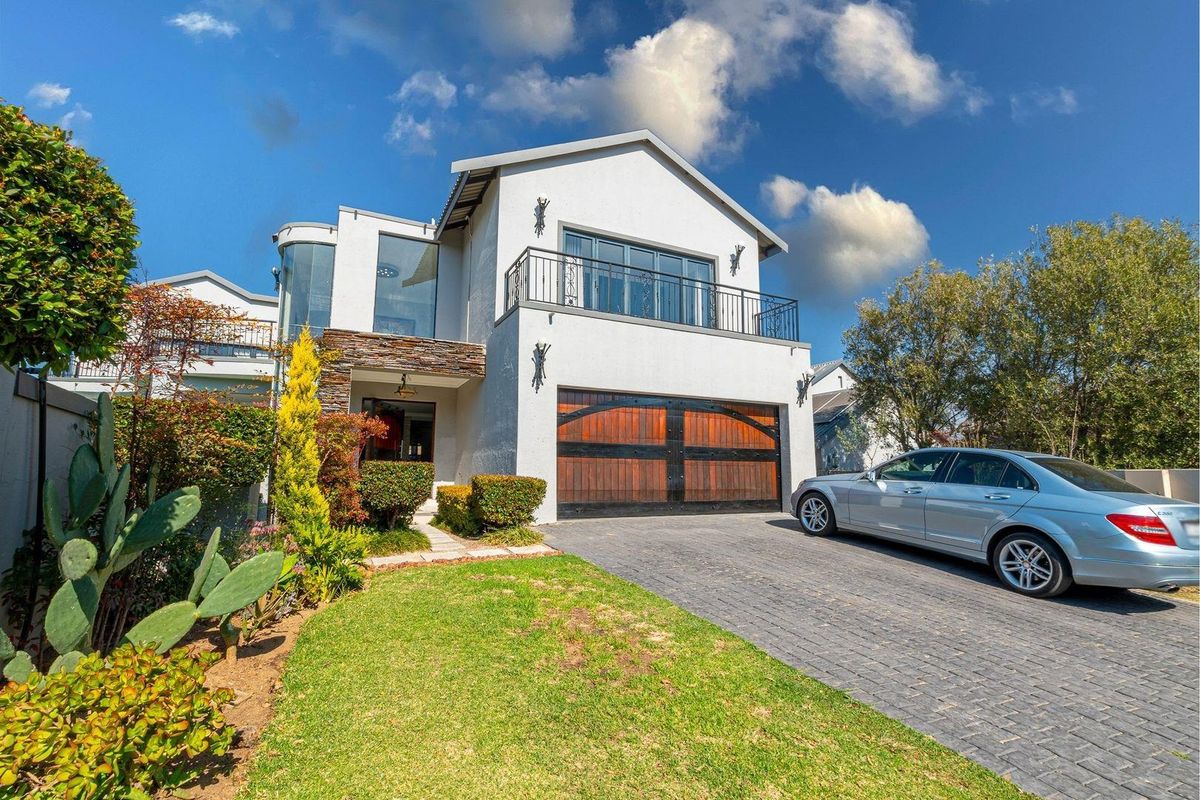 House For Sale in Waterfall Country Village, Midrand - Photo 2