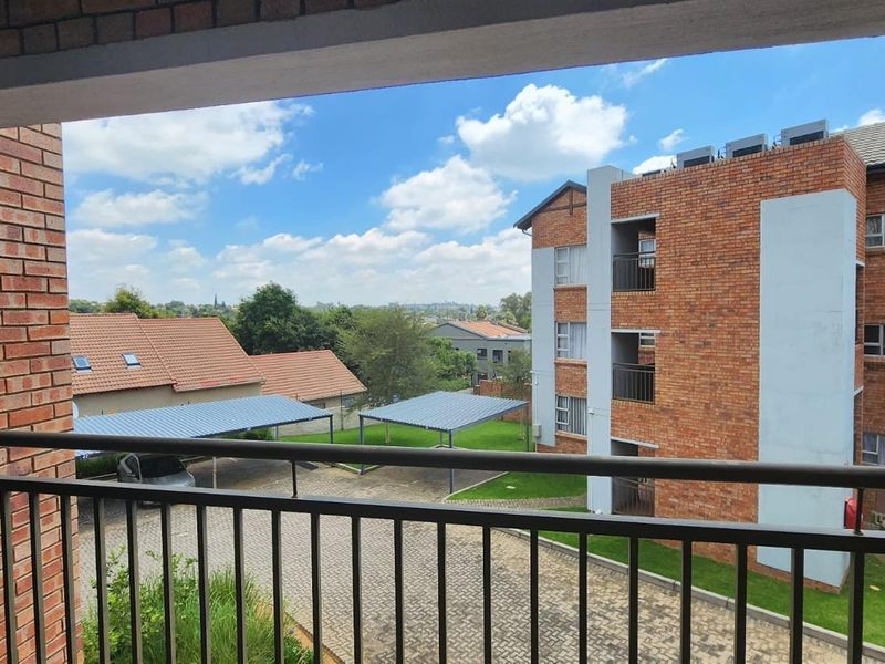 Spacious 2-Bed, 2-Bath Apartment in Randpark Ridg - Photo 7