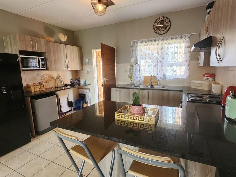 Spacious 2-Bed, 2-Bath Apartment in Randpark Ridg - Photo 9