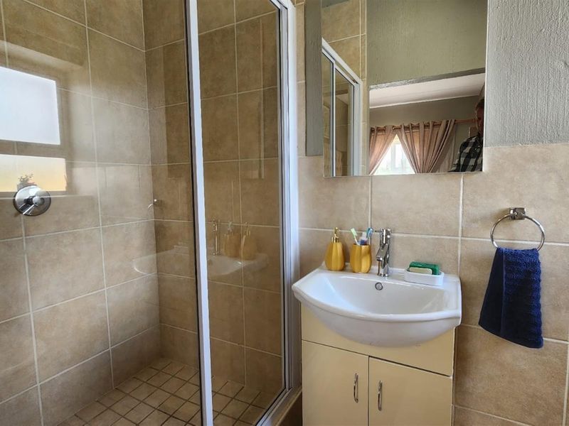 Spacious 2-Bed, 2-Bath Apartment in Randpark Ridg - Photo 8