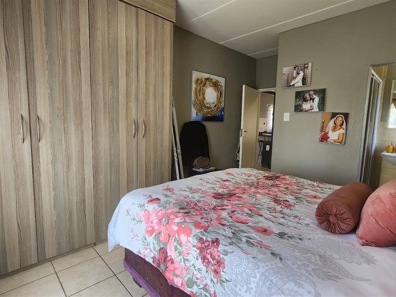 Spacious 2-Bed, 2-Bath Apartment in Randpark Ridg - Photo 2