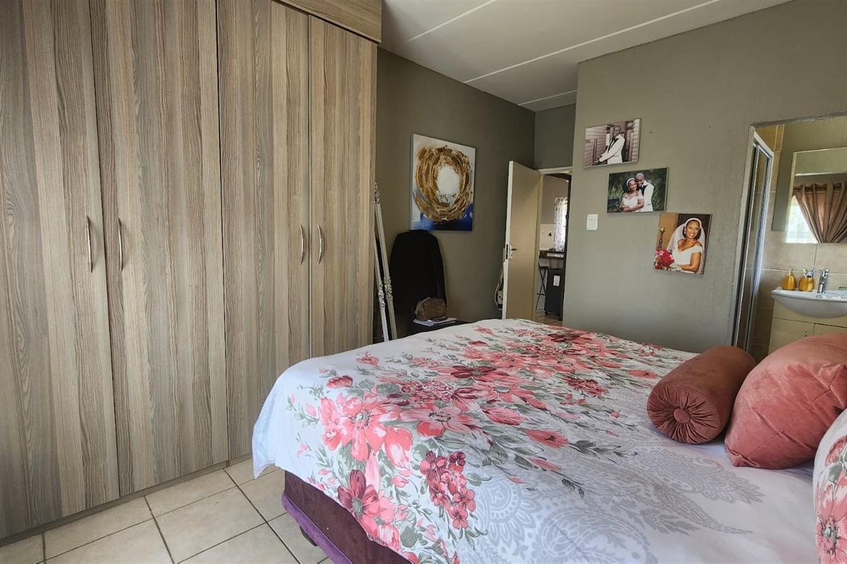 Spacious 2-Bed, 2-Bath Apartment in Randpark Ridg - Photo 2