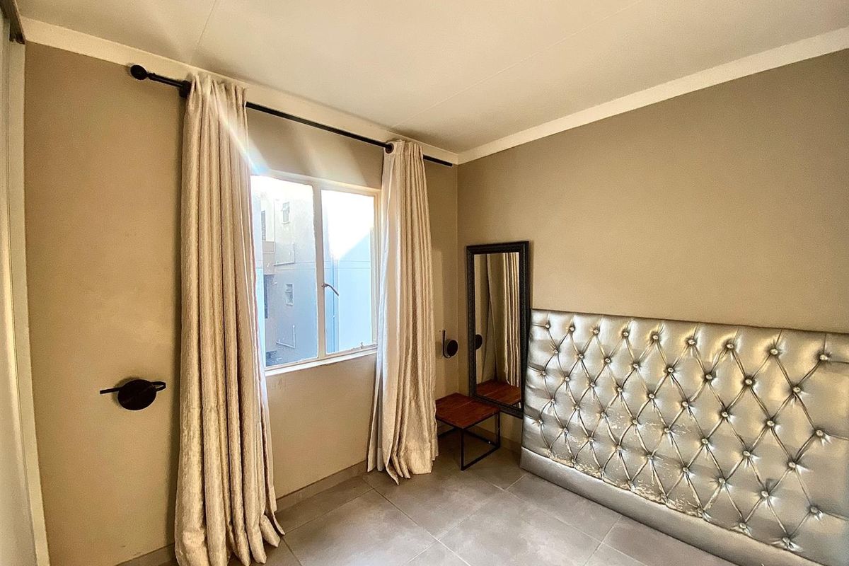 1 Bedroom Apartment For Sale in Fleurhof, Roodepoort - Photo 5