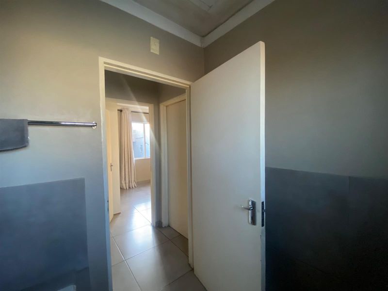 1 Bedroom Apartment For Sale in Fleurhof, Roodepoort - Photo 9