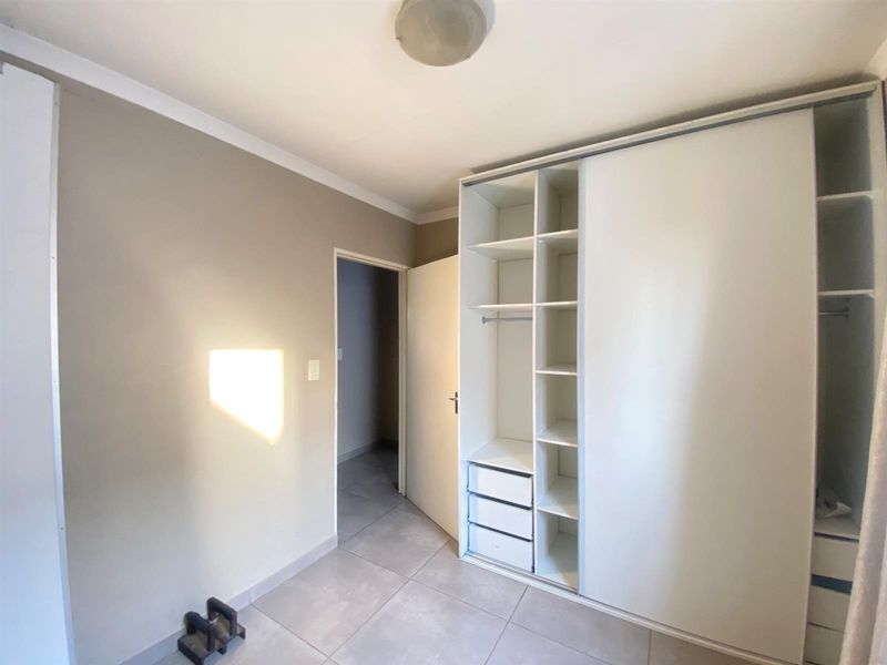 1 Bedroom Apartment For Sale in Fleurhof, Roodepoort - Photo 8