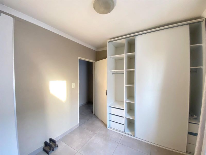 1 Bedroom Apartment For Sale in Fleurhof, Roodepoort - Photo 7