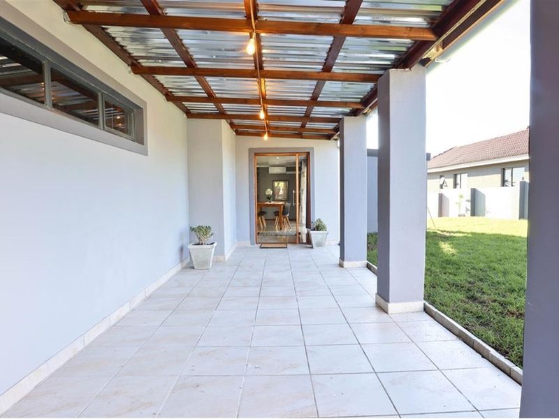 Beautiful Home with Countryside Views, West Coast Living. - Photo 2