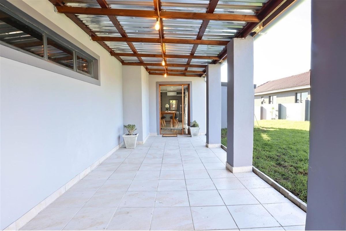 Beautiful Home with Countryside Views, West Coast Living. - Photo 2