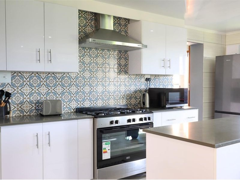 Beautiful Home with Countryside Views, West Coast Living. - Photo 9