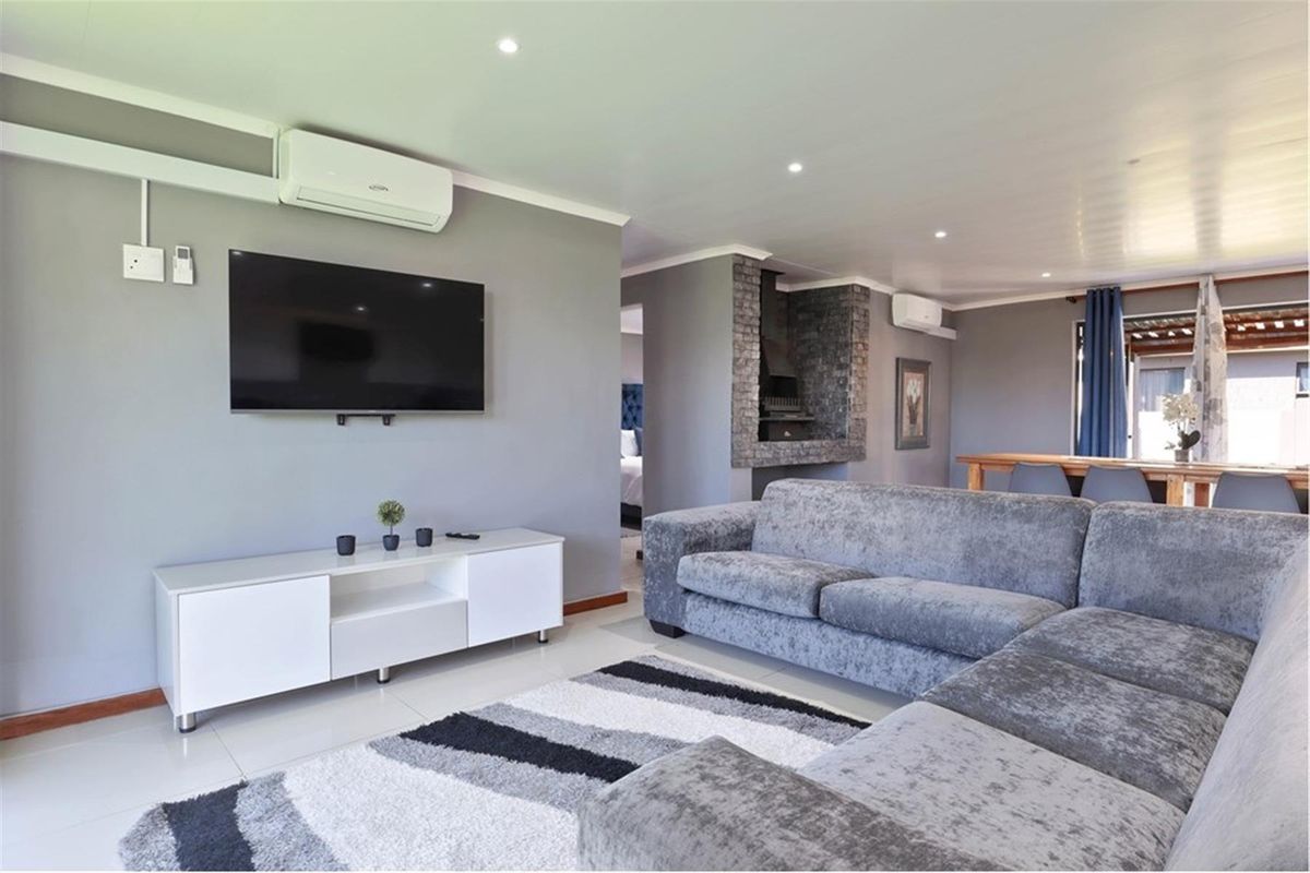 Beautiful Home with Countryside Views, West Coast Living. - Photo 5