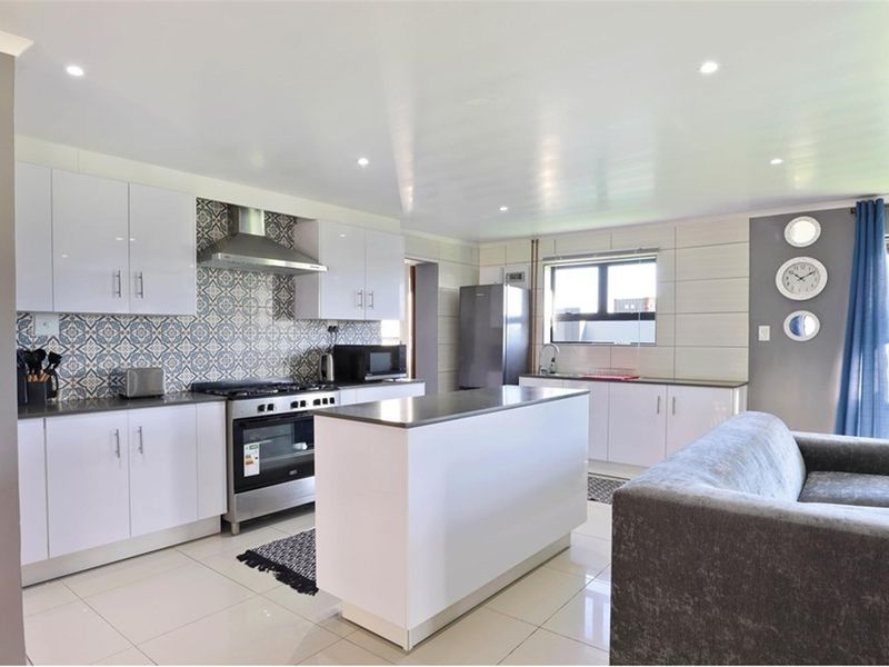 Beautiful Home with Countryside Views, West Coast Living. - Photo 8