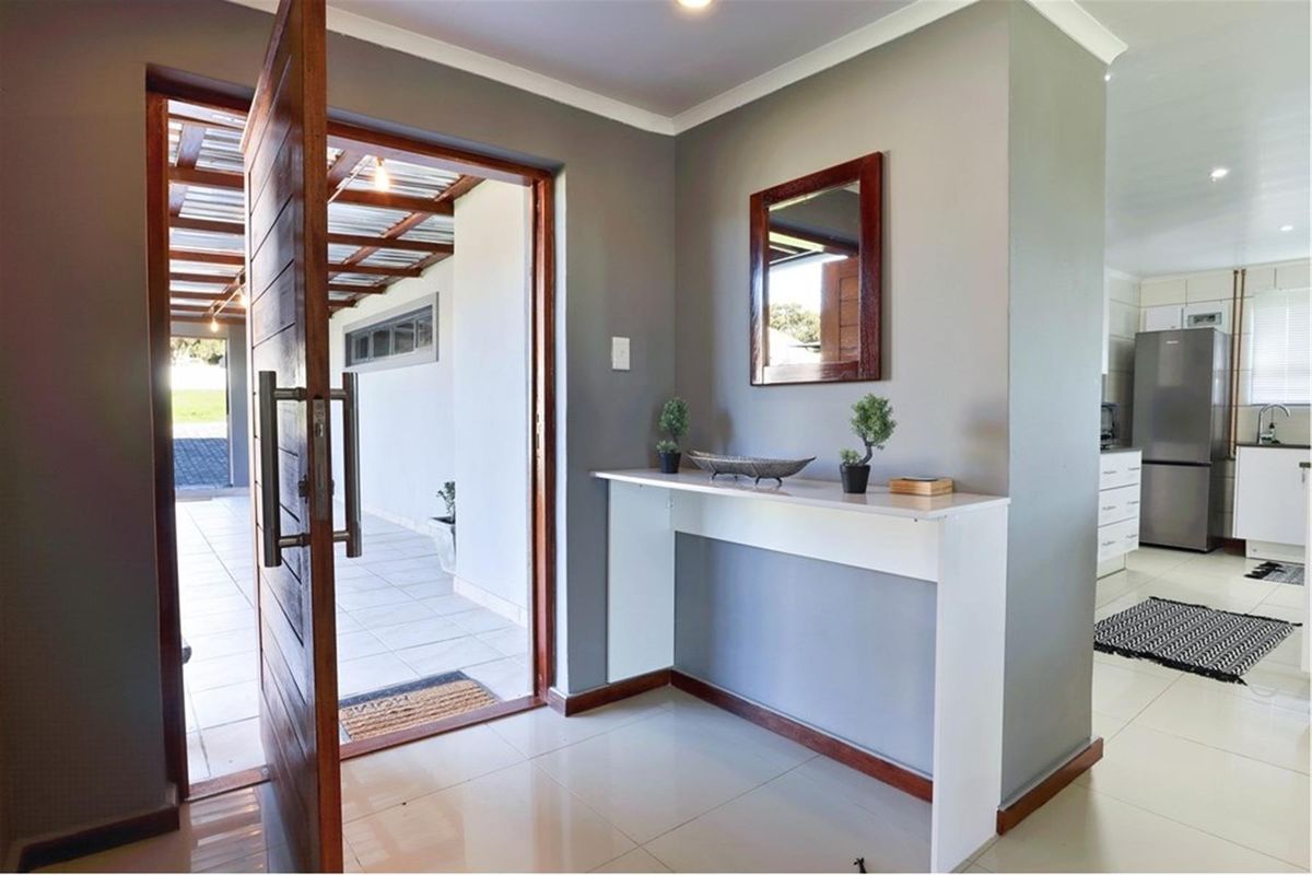 Beautiful Home with Countryside Views, West Coast Living. - Photo 3