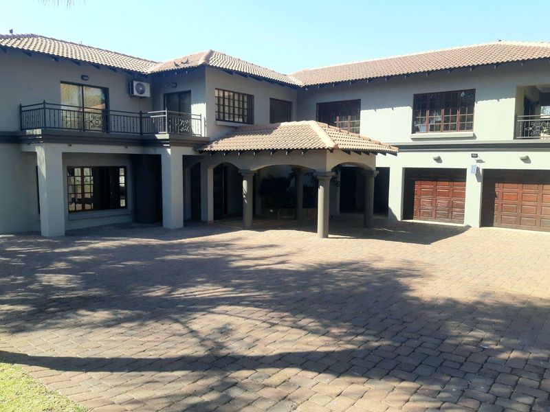 Where luxury family living, effortless entertaining, and versatile space come together. - Photo 1