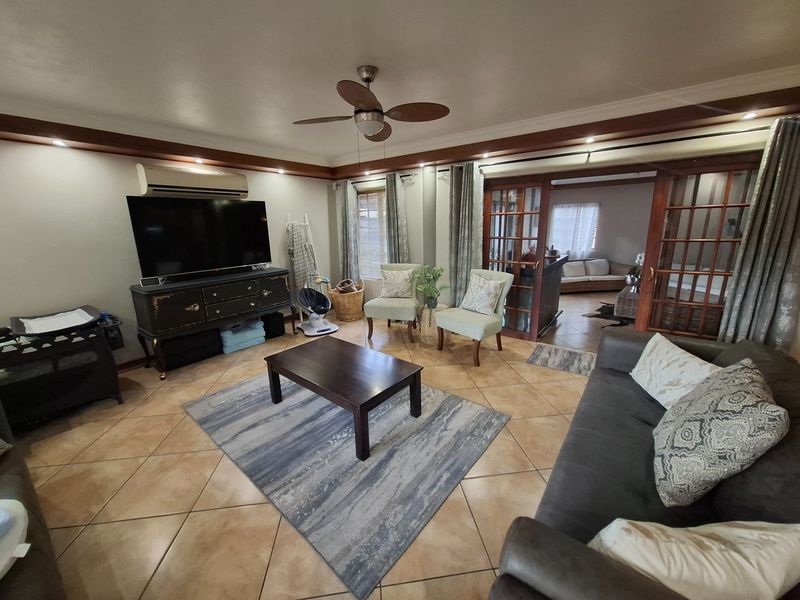Where luxury family living, effortless entertaining, and versatile space come together. - Photo 8