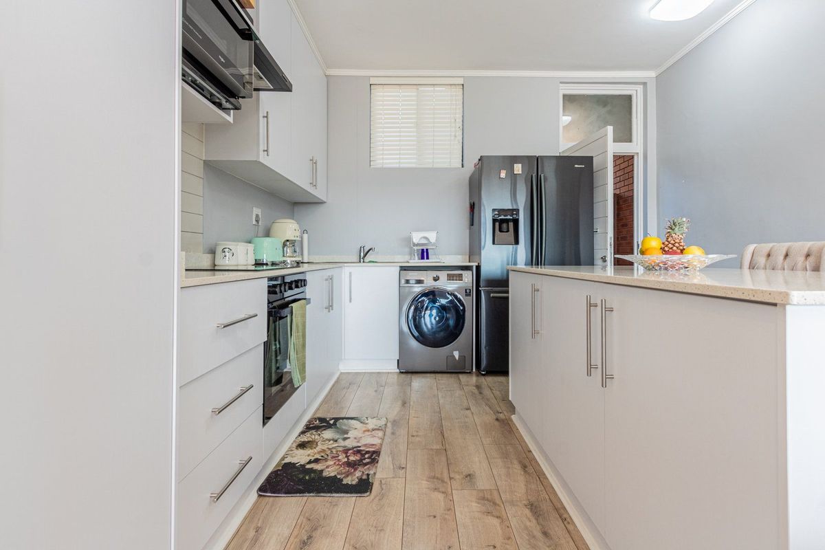 MODERN FAMILY LIVING IN THE HEART OF COTSWOLD FENNS - Photo 2