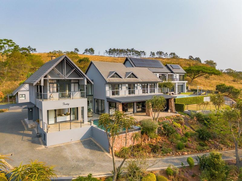 Luxurious North Facing Home - Photo 1