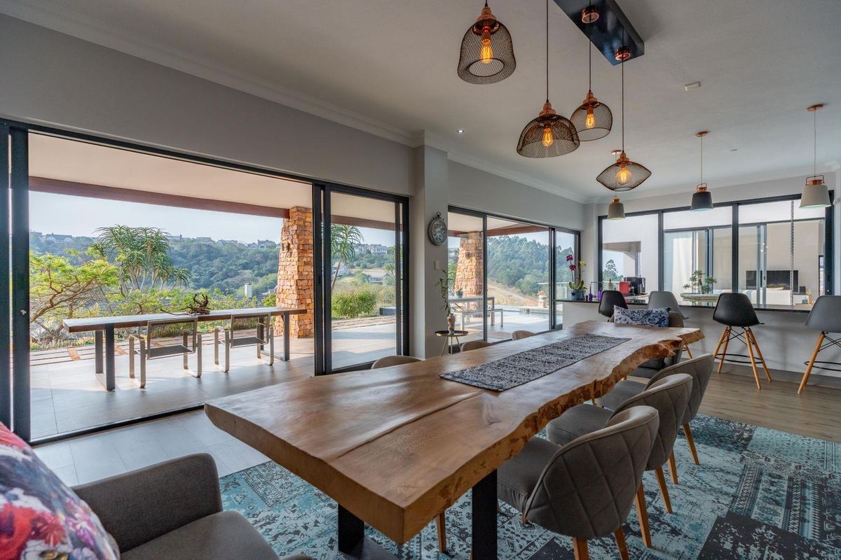 Luxurious North Facing Home - Photo 5