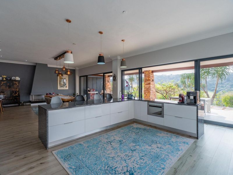 Luxurious North Facing Home - Photo 4
