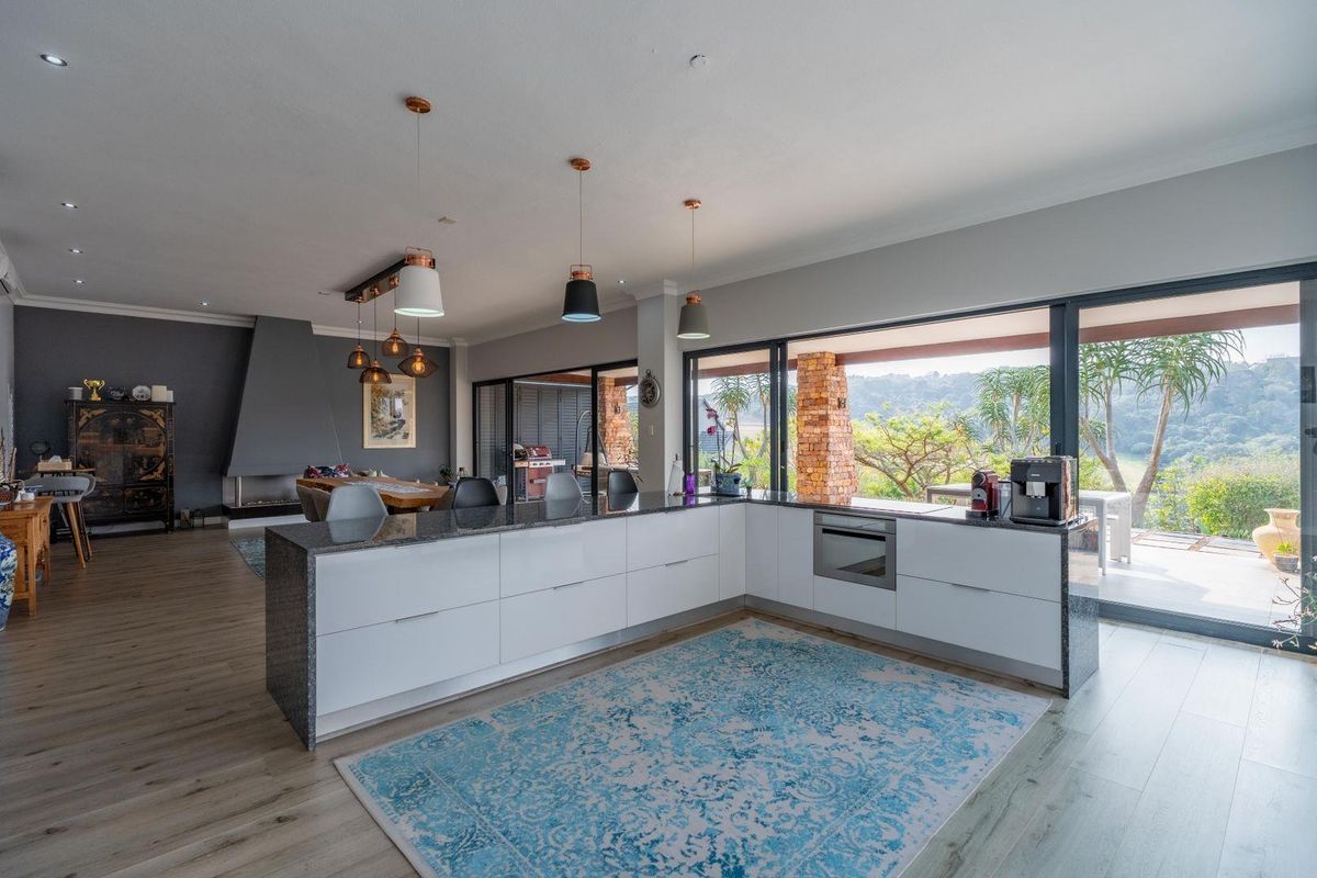 Luxurious North Facing Home - Photo 4