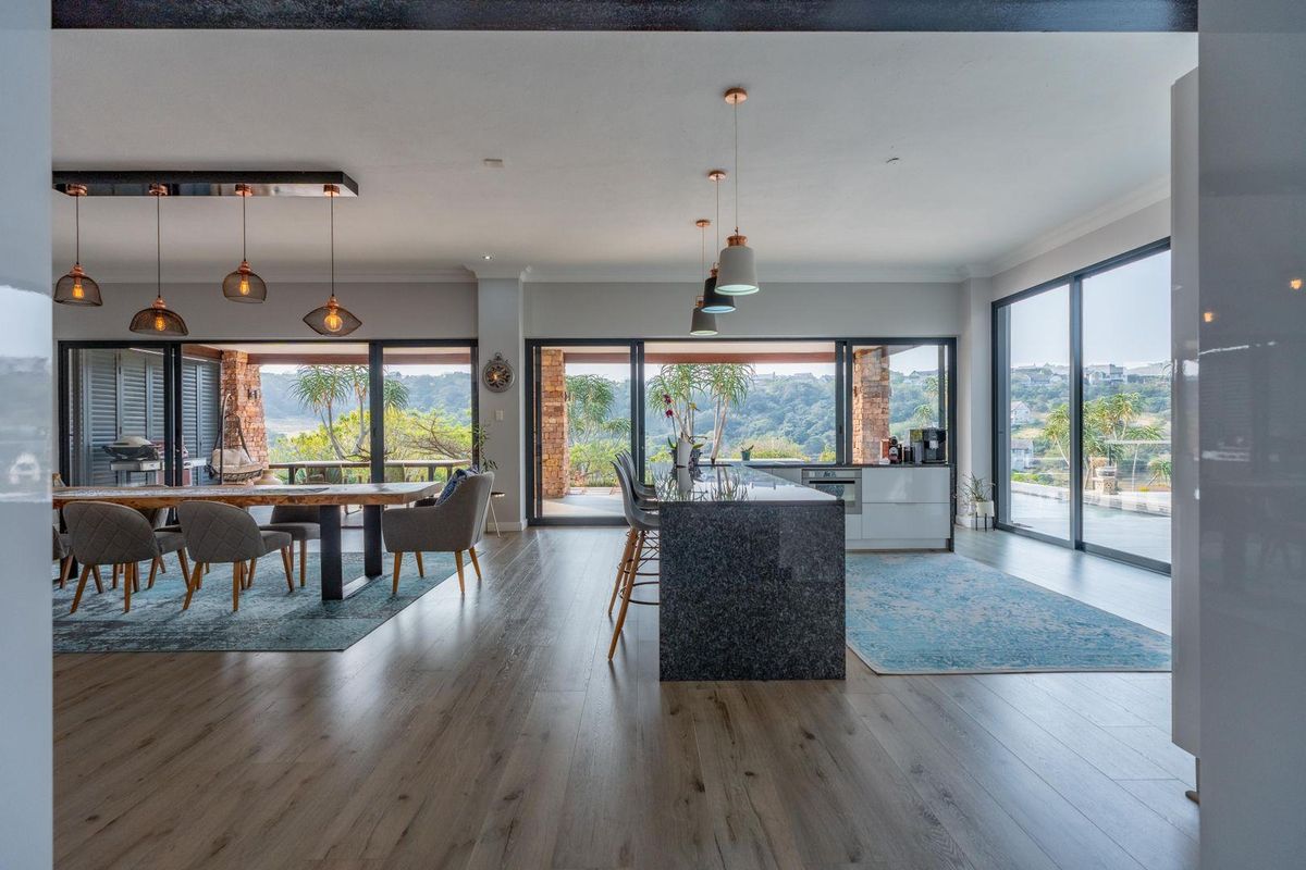 Luxurious North Facing Home - Photo 3
