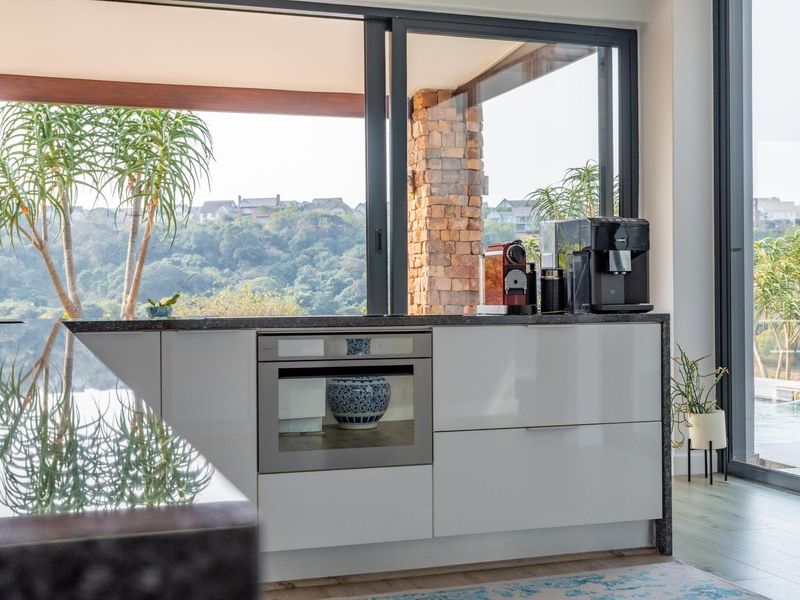 Luxurious North Facing Home - Photo 2