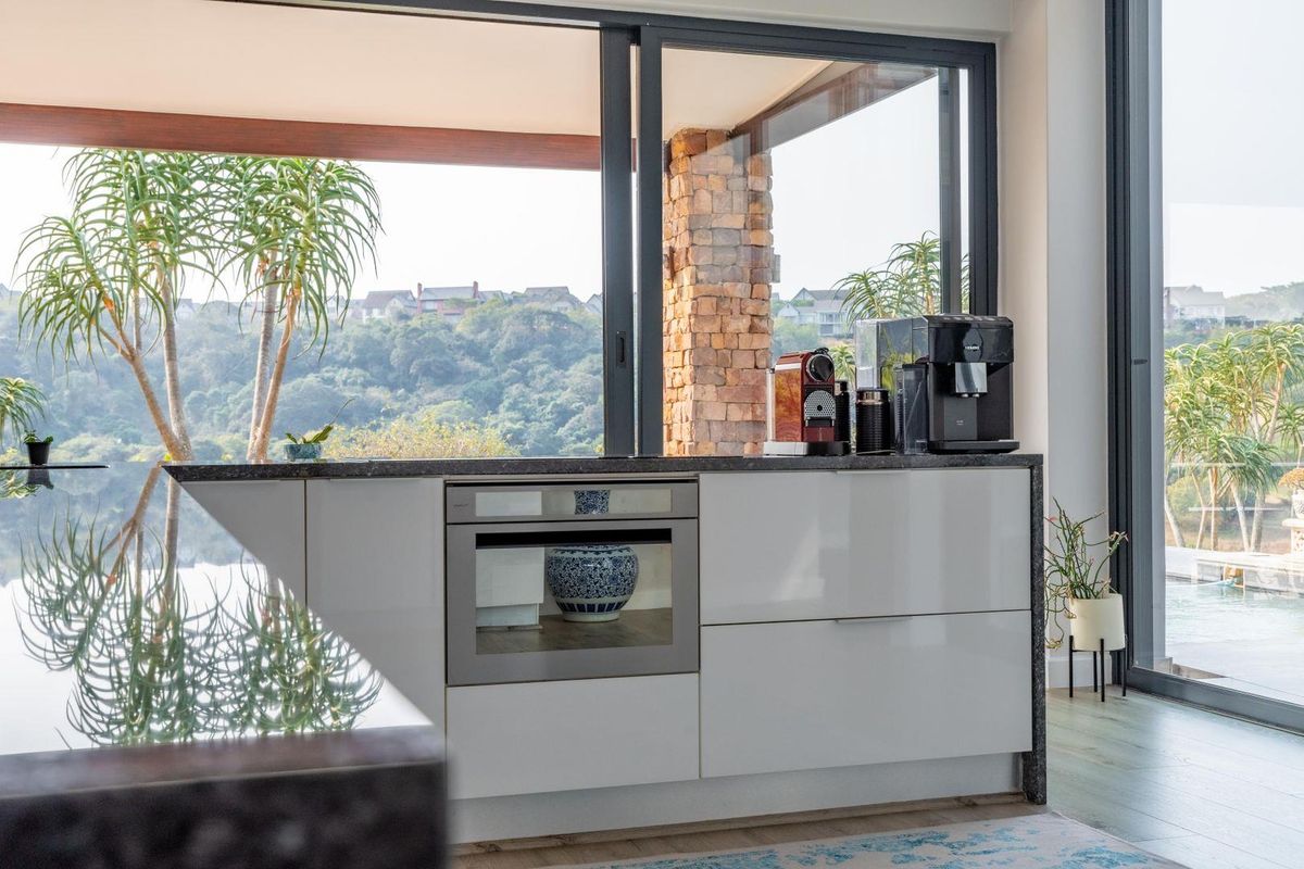 Luxurious North Facing Home - Photo 2