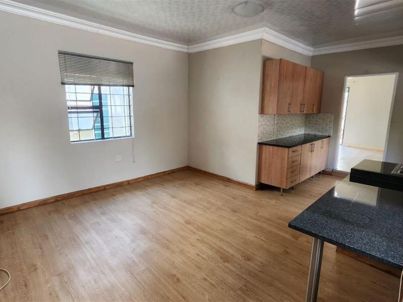 Cottage To Rent in Ferndale, Randburg - Photo 1