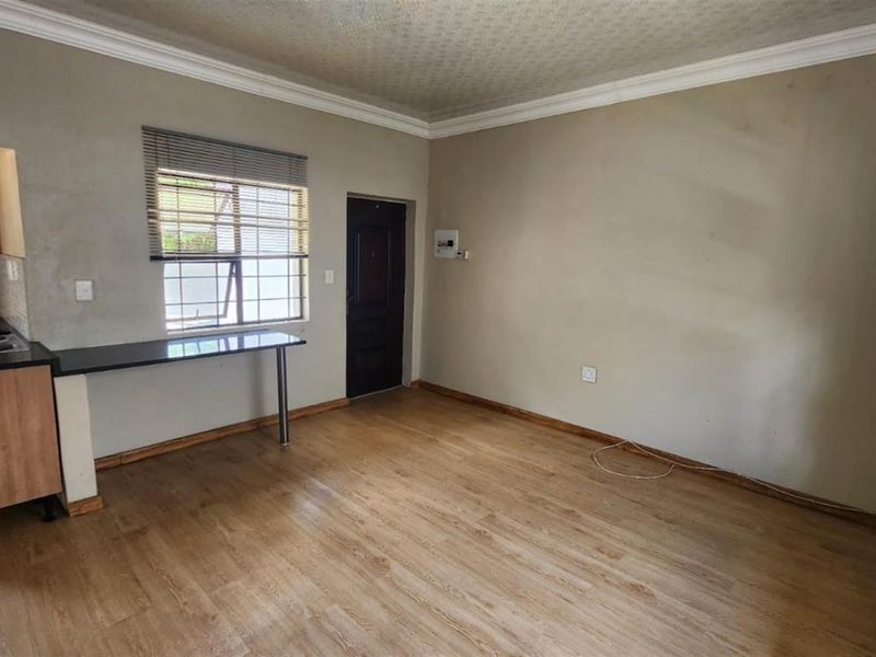 Cottage To Rent in Ferndale, Randburg - Photo 2