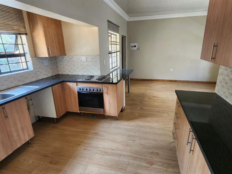Cottage To Rent in Ferndale, Randburg - Photo 5