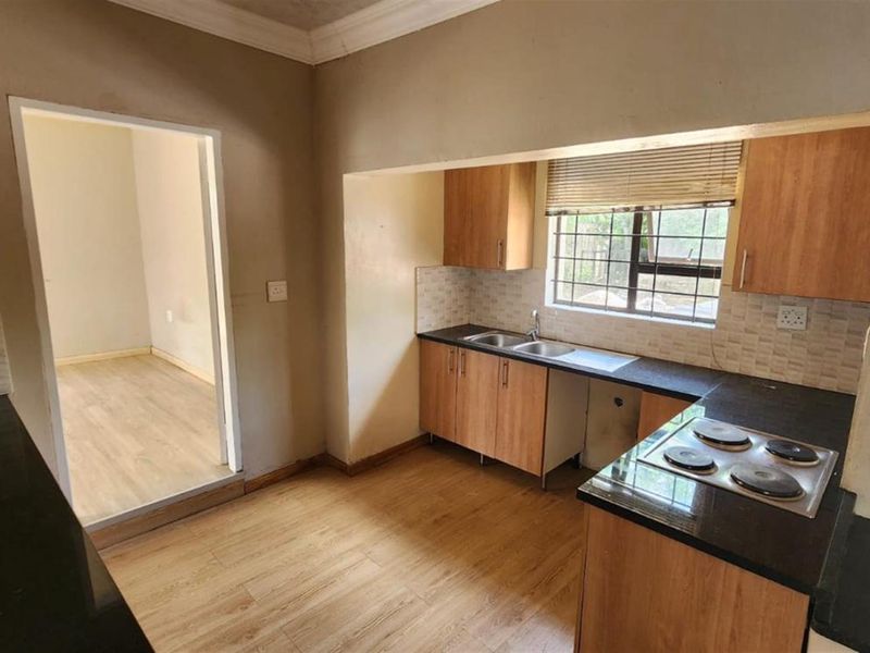 Cottage To Rent in Ferndale, Randburg - Photo 4