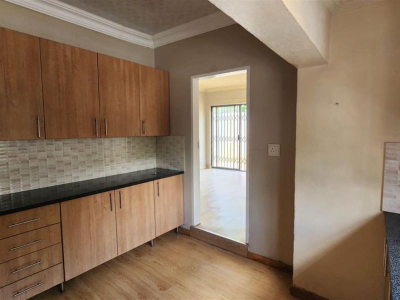 Cottage To Rent in Ferndale, Randburg - Photo 6
