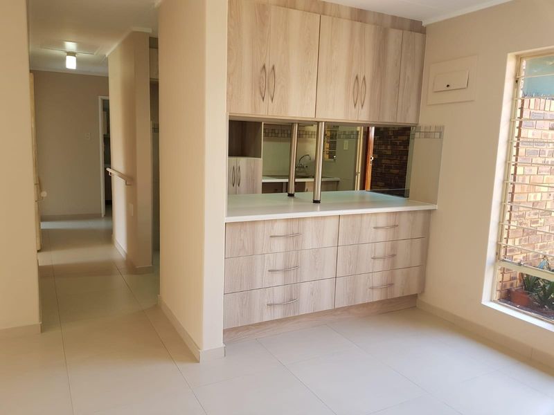 Retirement 2 Bedroom Unit For Sale in Amandasig, Akasia - Photo 2