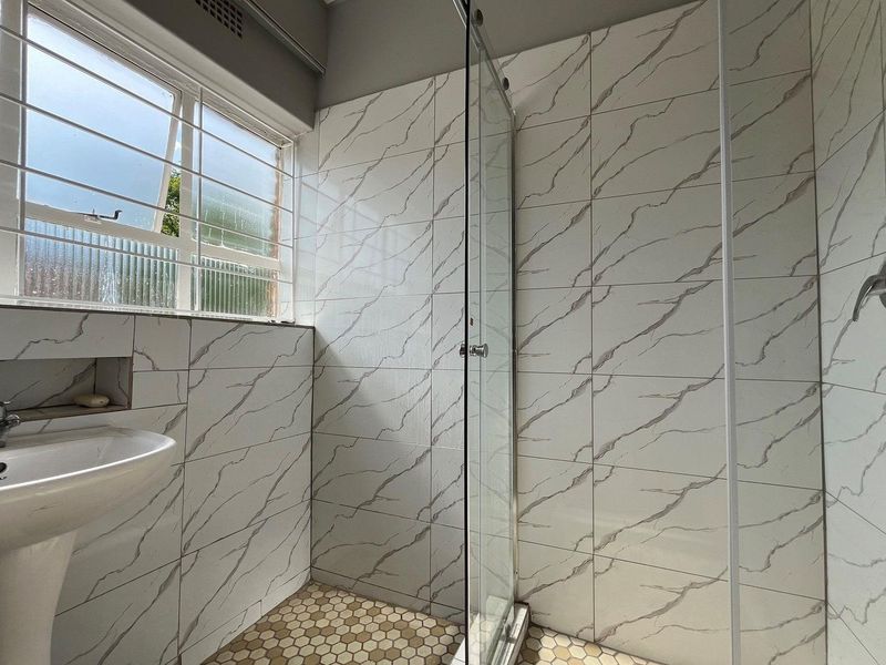 Apartment For Sale in Cyrildene, Johannesburg - Photo 10