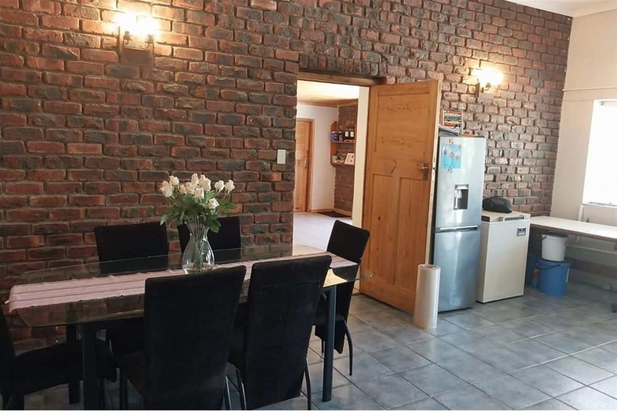 Large 5 bedroom Facebrick House For Sale in Porterville - Photo 5