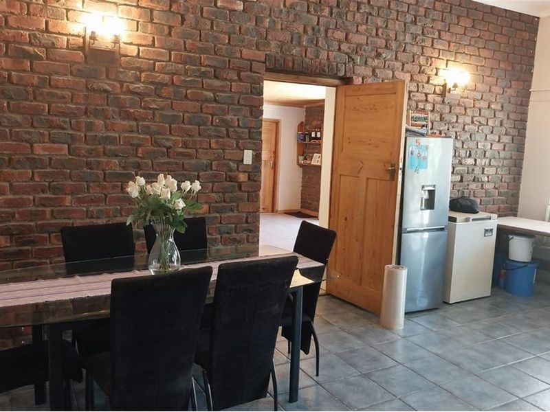 Large 5 bedroom Facebrick House For Sale in Porterville - Photo 9