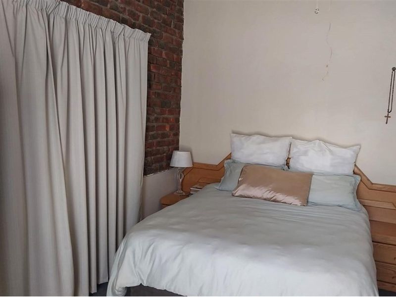 Large 5 bedroom Facebrick House For Sale in Porterville - Photo 3